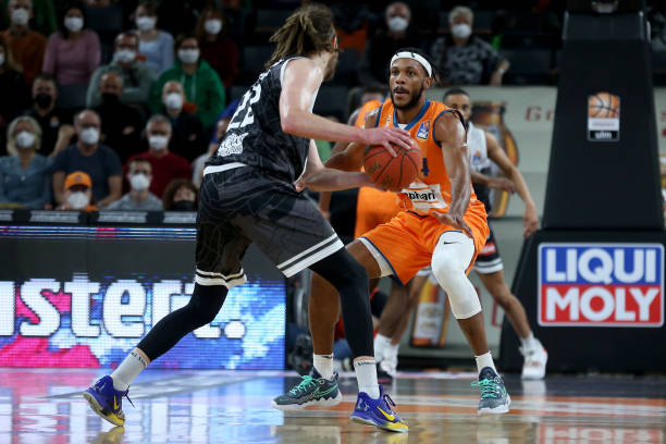 同时在半场 同时在半场