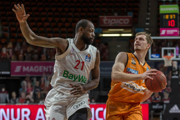 次对抗中展 次对抗中展